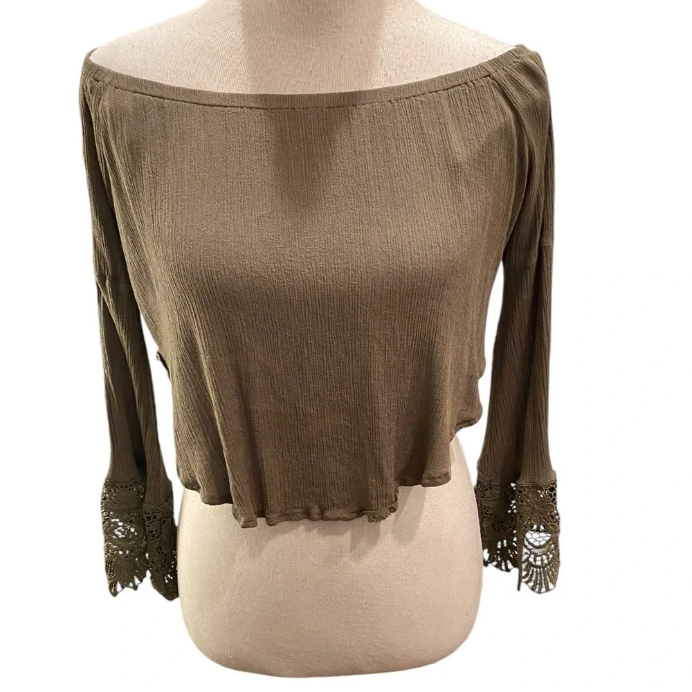 Haute Monde Green Women's Off the Shoulder Bell Crocheted Sleeve Crop Top Size M